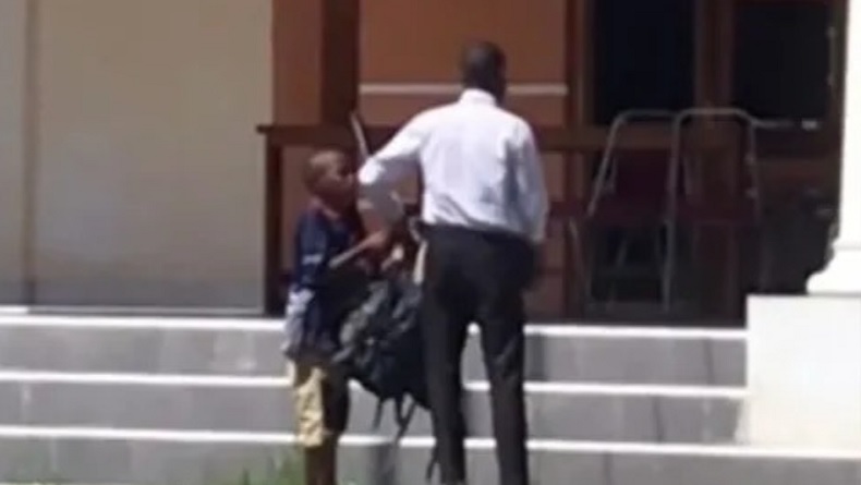 Viral Adik Berjalan 5 Km Tanpa Alas Kaki Antar Kakak Daftar Seleksi Casis Polri