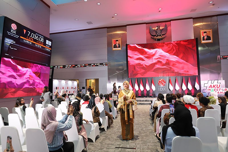 Peragaan Busana Kebaya di Lantai Bursa BEI - Bagian 4