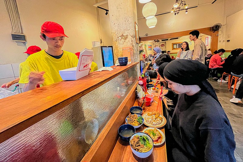 Kedai Bakmi Ini Sedang Hits di Cihapit, Destinasi Kuliner Anak Muda Bandung - Bagian 3