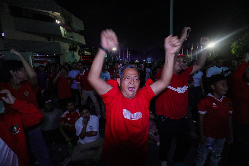 Suasana Tegang Nobar Timnas Indonesia vs Uzbekistan U-23 di Halaman Kemenpora RI - Bagian 4