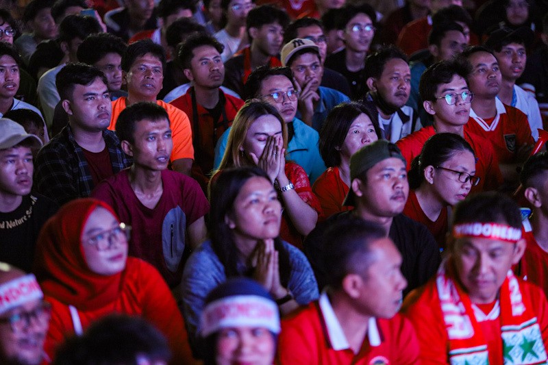 Suasana Tegang Nobar Timnas Indonesia vs Uzbekistan U-23 di Halaman Kemenpora RI - Bagian 1