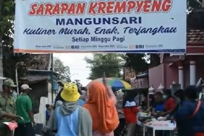 Sarapan Krempyeng Desa Mangunsari Bikin Wajah Para Ibu Kembali Berseri
