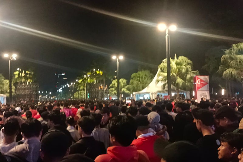 Ribuan Masyarakat Bubar dengan Tertib usai Nobar Timnas Indonesia di GBK  - Bagian 1