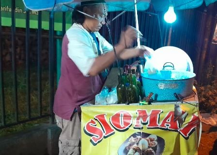 Cek Uang Setoran Lebih Gampang, Bos Siomay Ini Terbantu QRIS BRI