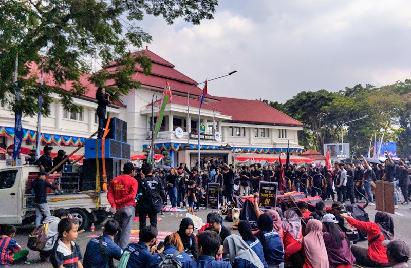 Ribuan Pekerja dan Mahasiswa Peringati Hari Buruh di Kota Malang - Bagian 2