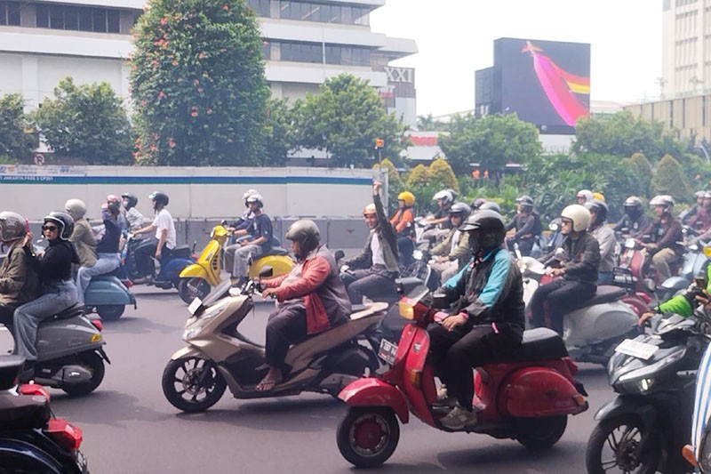 Aksi May Day, Ribuan Buruh Longmarch dari Bundaran HI ke Patung Kuda Monas - Bagian 3