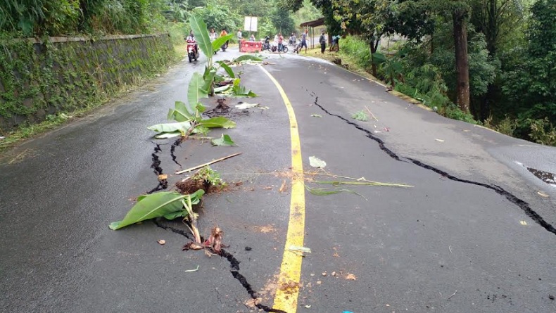 Mengkhawatirkan, Jalan Raya Rangkasbitung-Bogor Ambles