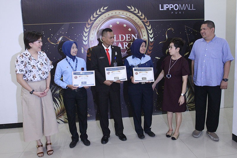 Apresiasi Kejujuran Karyawan, Lippo Mall Puri Berikan 3 Pekerja Bonus Uang Tunai - Bagian 1