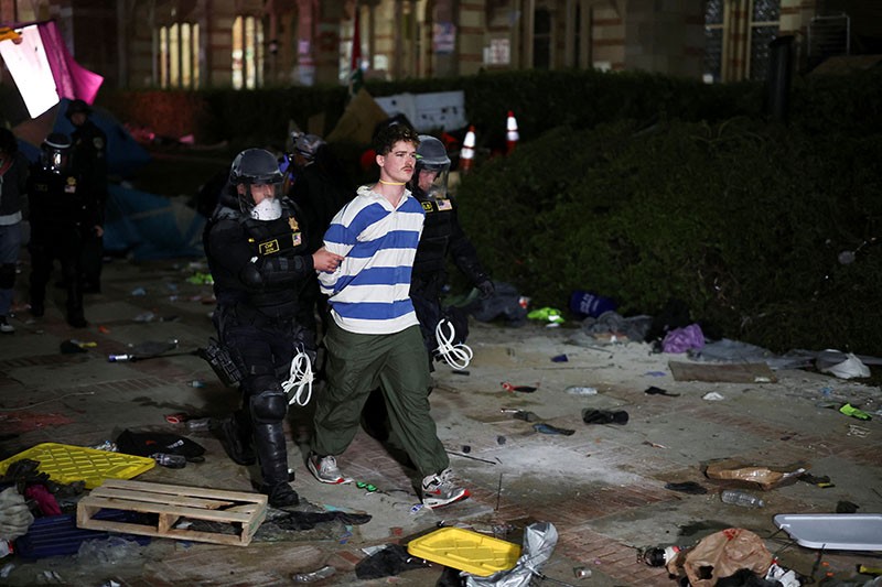 Puluhan Mahasiswa UCLA Pro-Palestina Ditangkap Polisi AS - Bagian 3