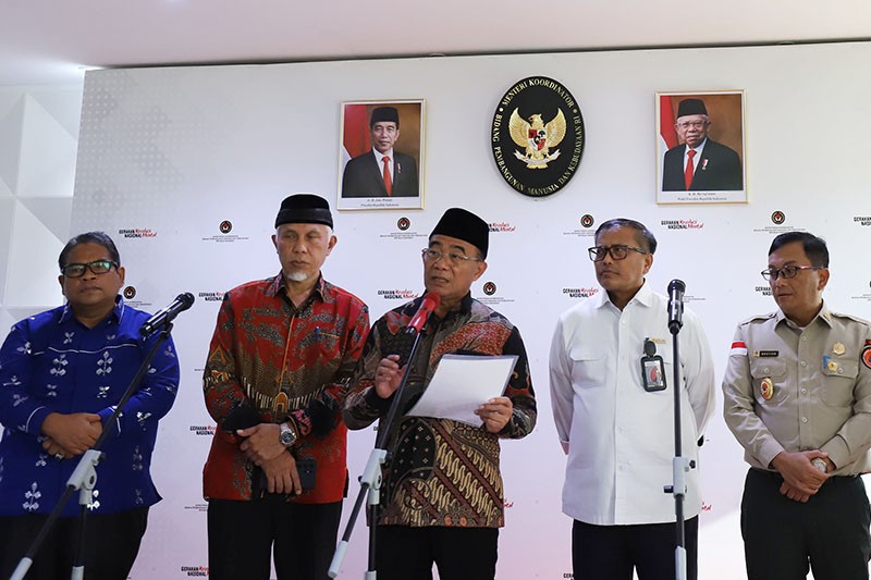 Menko Muhadjir Pimpin Rapat Penanganan Bencana di Indonesia - Bagian 3