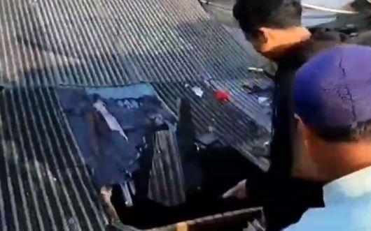 Kronologi Motor Wisatawan Nyangkut di Atap Rumah Warga Bandungan, Sejoli Luka-Luka