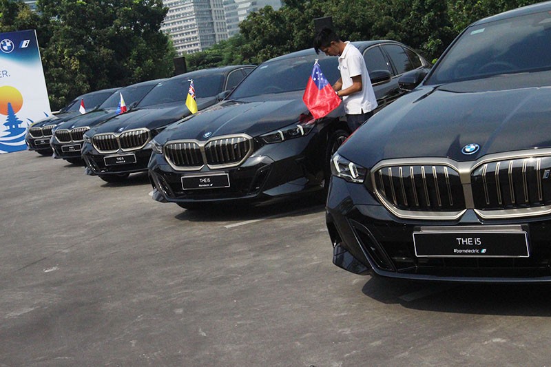 Puluhan Mobil BMW i5 Diserahkan untuk Acara Kenegaraan World Water Forum 2024  - Bagian 5