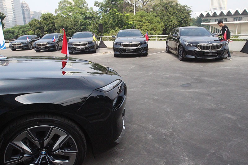 Puluhan Mobil BMW i5 Diserahkan untuk Acara Kenegaraan World Water Forum 2024  - Bagian 4