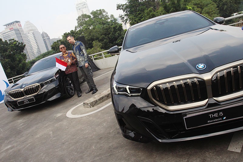 Puluhan Mobil BMW i5 Diserahkan untuk Acara Kenegaraan World Water Forum 2024  - Bagian 1