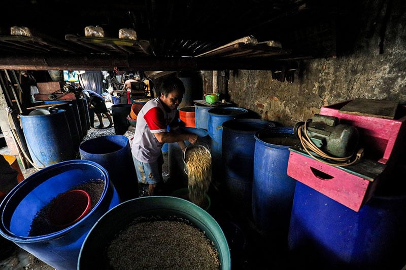 Perajin Tempe Rumahan Mengeluh Harga Kedelai Impor Terus Naik - Bagian 5