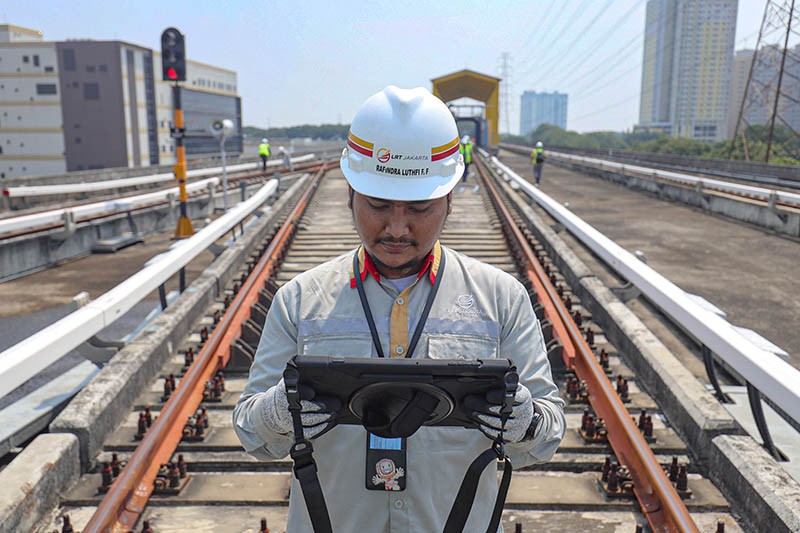 Perawatan Rel Kereta LRT Jakarta - Bagian 3