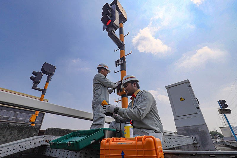 Perawatan Rel Kereta LRT Jakarta - Bagian 2