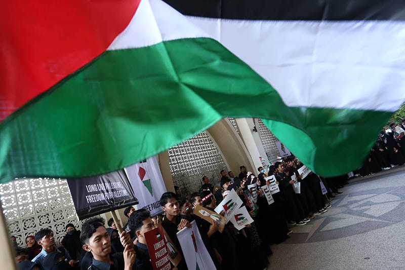 Mahasiswa UM Surabaya Kutuk Agresi Israel ke Palestina - Bagian 1