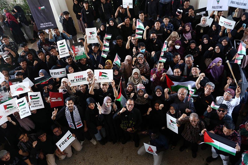 Mahasiswa UM Surabaya Kutuk Agresi Israel ke Palestina - Bagian 2