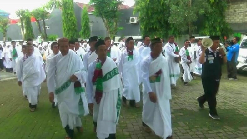title 5 Jemaah Calon Haji asal Bojonegoro Gagal Berangkat ke Tanah Suci 5 Jemaah Calon Haji asal Bojonegoro Gagal Berangkat ke Tanah Suci