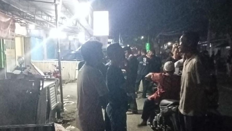 title Mencekam! Warga Lombok Barat Diserang Massa Diduga dari Lombok Tengah, 2 Orang Luka-Luka Mencekam! Warga Lombok Barat Diserang Massa Diduga dari Lombok Tengah, 2 Orang Luka-Luka
