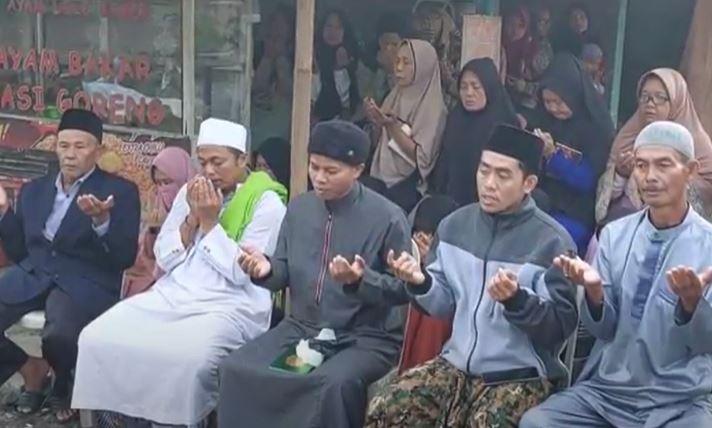 Warga Ciater Subang Doa Bersama di Lokasi Kecelakaan Bus SMK Lingga Kencana Depok