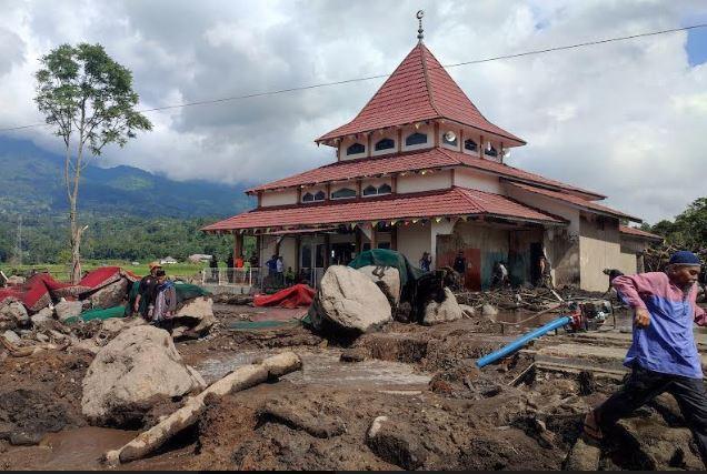 Cerita Pilu Amelia Korban Tragedi Banjir Bandang Di Agam Kehilangan