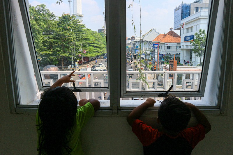 Asyik, JPO Jalan Asia Afrika Bandung Kembali Dibuka - Bagian 2