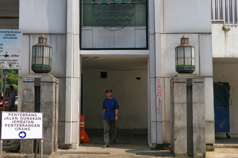 Asyik, JPO Jalan Asia Afrika Bandung Kembali Dibuka - Bagian 3