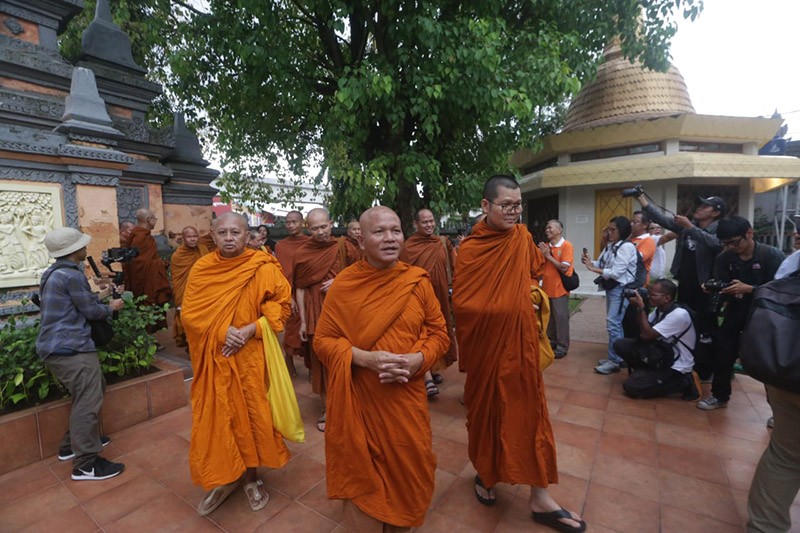 Persiapan Puncak Perayaan Waisak 2024, Puluhan Bhikku Thudong Dilepas di TMII - Bagian 3