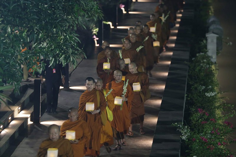 Persiapan Puncak Perayaan Waisak 2024, Puluhan Bhikku Thudong Dilepas di TMII - Bagian 4
