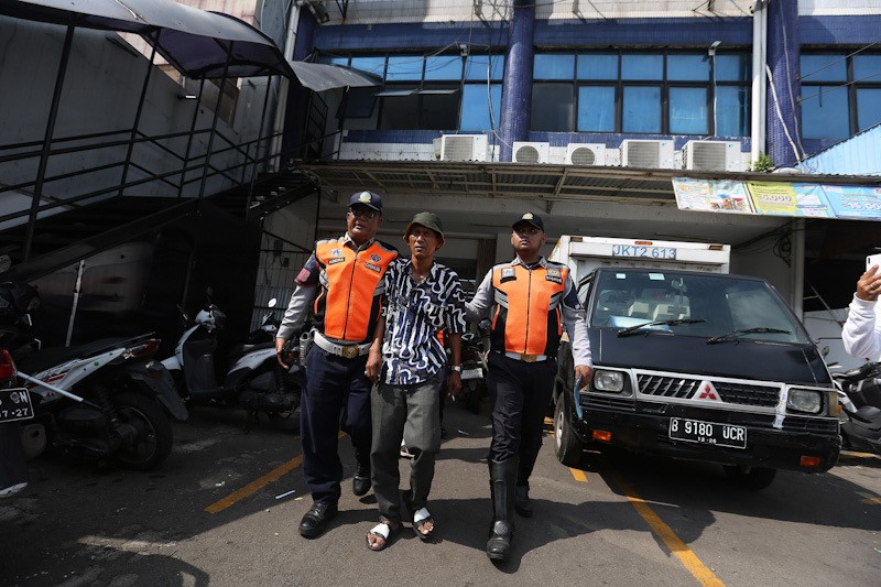 Tampang Juru Parkir Liar Kena Razia saat “Kerja” - Bagian 3