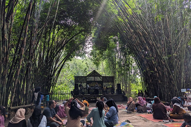 Uniknya Pasar Slumpring Tegal, Belanja Makanan Dibayar dengan Keping Bambu - Bagian 1