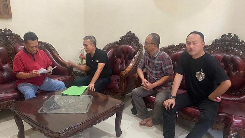 title Intel Kejati Jateng Tangkap Buron Korupsi Pengadaan Rumah Karyawan Bandara YIA Intel Kejati Jateng Tangkap Buron Korupsi Pengadaan Rumah Karyawan Bandara YIA