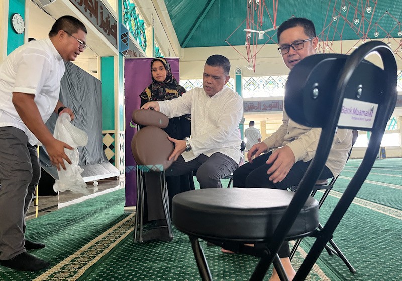 Kursi Lipat untuk Jemaah, Program Masjid Ramah Lansia Bank Muamalat - Bagian 2