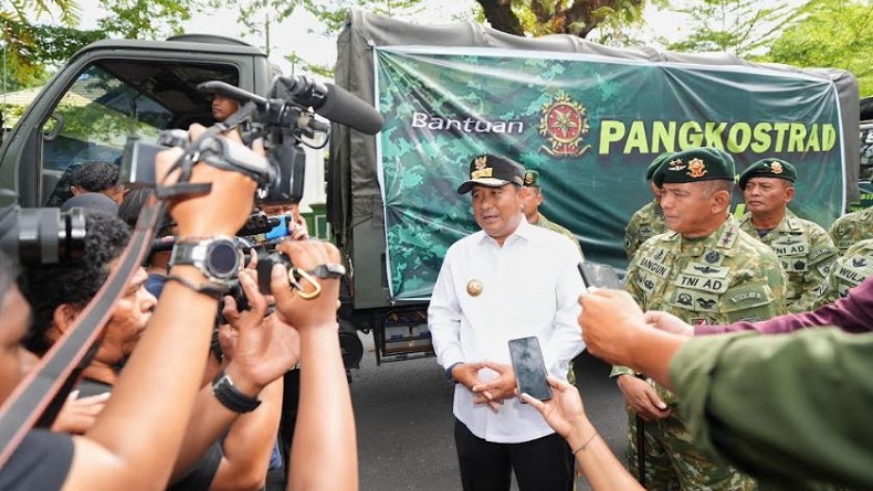 Pangkostrad Kirim Bantuan untuk Korban Banjir di Luwu Sulsel, Diangkut 10 Truk