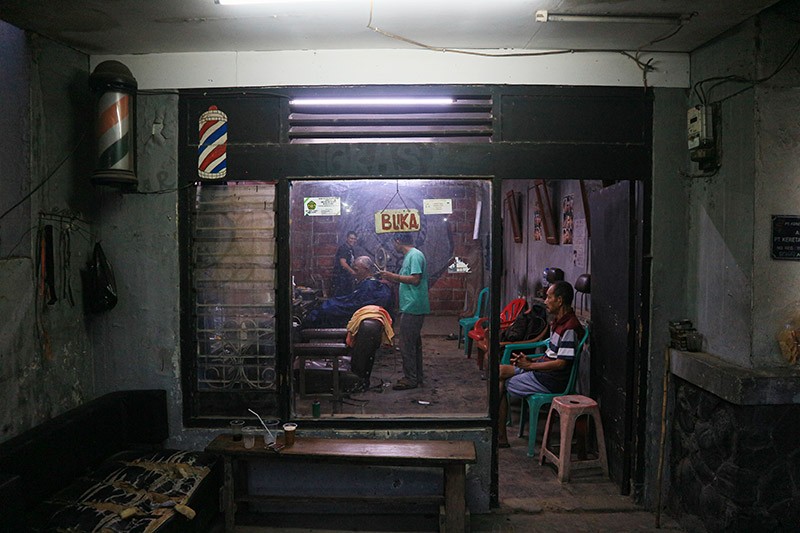 Nasib Tukang Cukur di Tengah Proyek Flyover Nurtanio Kota Bandung - Bagian 2