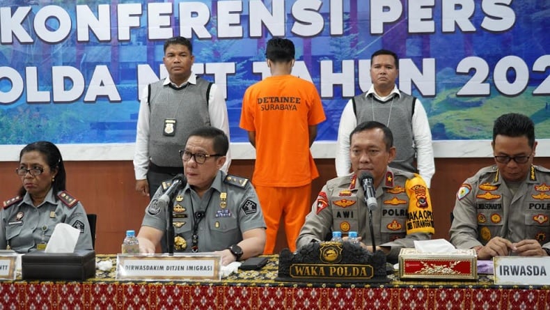 title Imigrasi Surabaya Tangkap Warga Bangladesh, Terlibat Penyelundupan Manusia ke Australia Imigrasi Surabaya Tangkap Warga Bangladesh, Terlibat Penyelundupan Manusia ke Australia