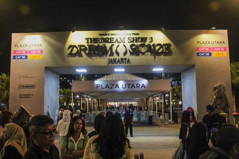Tidak Punya Tiket, NCTzen Rela Dengar Konser NCT Dream dari Luar Stadion GBK - Bagian 2