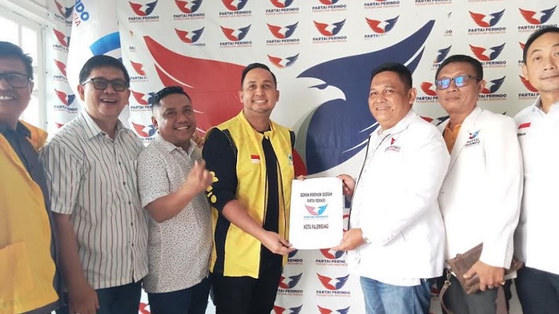 M Hidayat, Ketua Golkar Palembang Ambil Formulir Daftar Balon Wali Kota ke Partai Perindo
