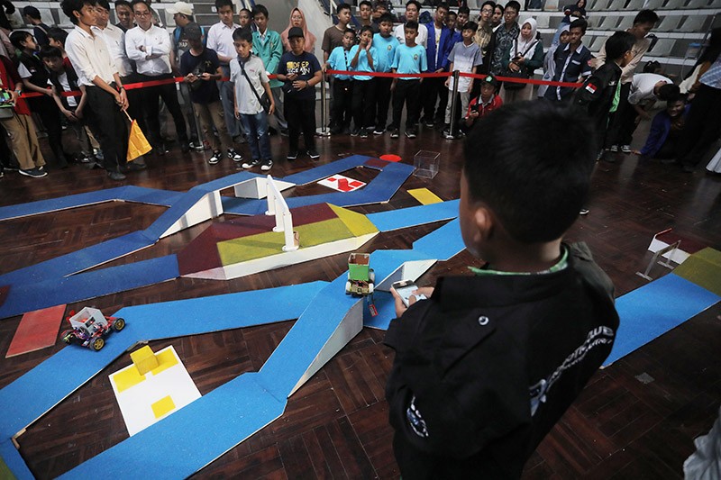 Robot-Robot Adu Kemampuan pada Turnamen Robotik Indonesia 2024 - Bagian 4