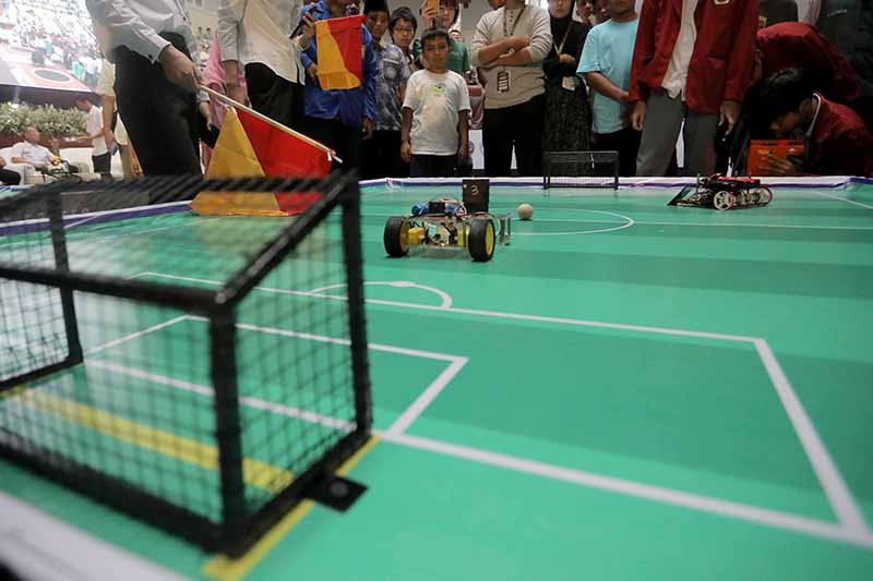 Robot-Robot Adu Kemampuan pada Turnamen Robotik Indonesia 2024 - Bagian 2