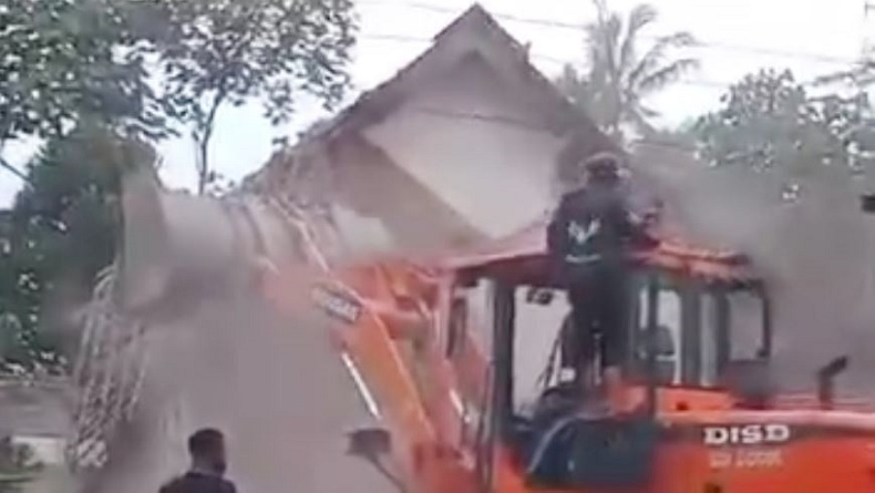 Viral Anak Robohkan Rumah Ibu Kandung di Malang, Ditinggali Bersama Suami Kedua