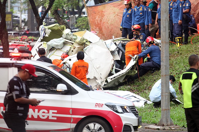 3 Kantung Jenazah Berisi Korban Pesawat Jatuh Dibawa ke RS Polri Kramat Jati - Bagian 5