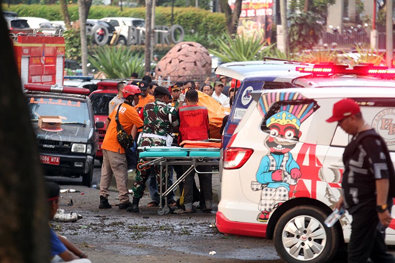 3 Kantung Jenazah Berisi Korban Pesawat Jatuh Dibawa ke RS Polri Kramat Jati - Bagian 4