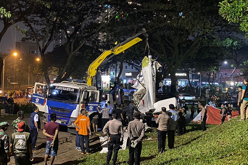 KNKT Evakuasi Puing-Puing Pesawat Jatuh di BSD - Bagian 2