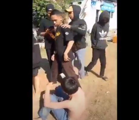 title Viral 5 Anggota Perguruan Silat di Sidoarjo Aniaya Pelajar SMA gegara Pakai Kaus Viral 5 Anggota Perguruan Silat di Sidoarjo Aniaya Pelajar SMA gegara Pakai Kaus