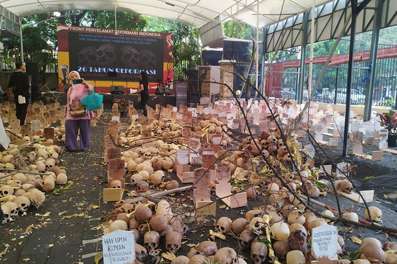 Penampakan Ribuan Tengkorak pada Peringatan 26 Tahun Reformasi - Bagian 3