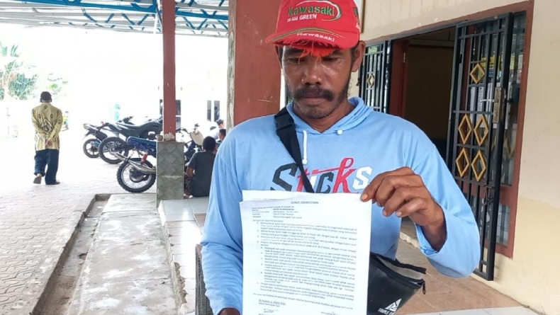 title Tolak Perjanjian Kebun Sawit, Puluhan Warga Air Nyatoh Bangka Barat Datangi Kantor Desa Tolak Perjanjian Kebun Sawit, Puluhan Warga Air Nyatoh Bangka Barat Datangi Kantor Desa