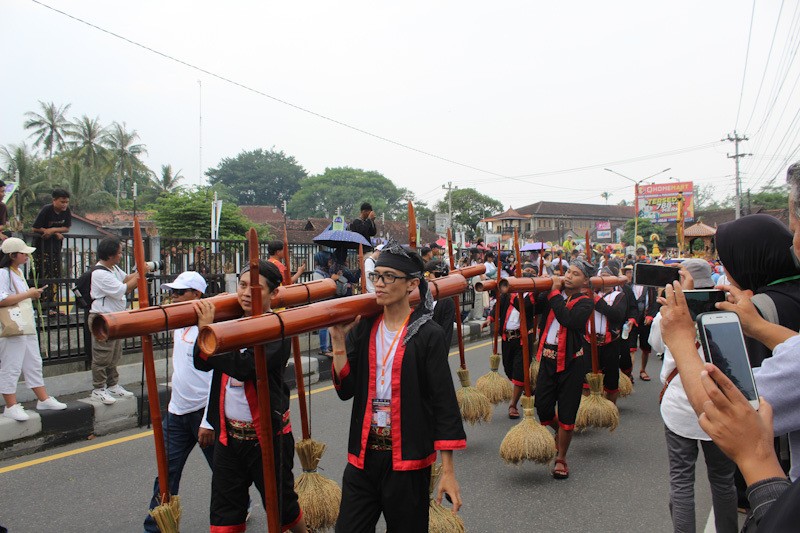 Kemeriahan Kirab Waisak 2568 BE dari Candi Mendut Menuju Borobudur    - Bagian 4